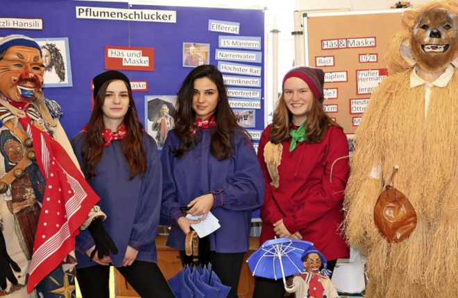 Drei Werkrealschülerinnen und ihre Projektprüfung
